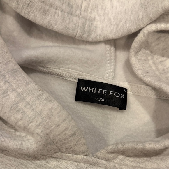 White Fox grey pullover hoodie. PERFECT condition. Soft and no discoloration - Picture 3 of 3